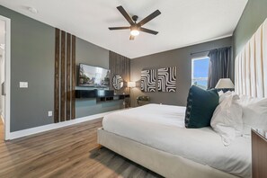 6 slaapkamers, een strijkplank/strijkijzer, wifi, beddengoed