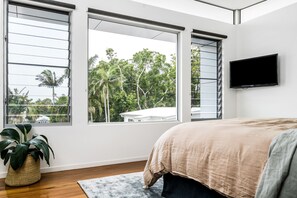 4 bedrooms, in-room safe, iron/ironing board, travel cot