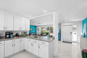 Fridge, microwave, oven, stovetop - Beautiful canal home, private heated pool on Sanibel Island!! - Villa Island Pearl - Roelens (Sanibel)