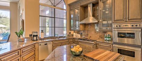 Réfrigérateur, micro-ondes, plaque de cuisson, lave-vaisselle