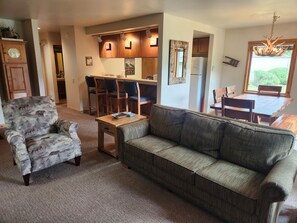 Living area - Snowcreek Resort Vacation Rental 267 (Mammoth Lakes)