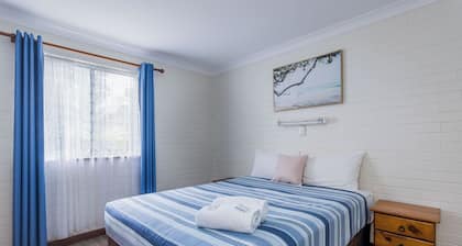3 Bedroom Chalet Emu Beach