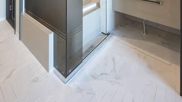 Deluxe Double | Bathroom sink