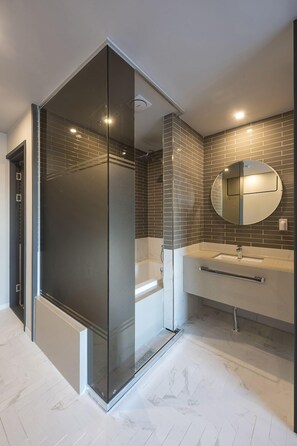 Deluxe Double | Lavabo en el baño