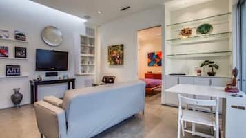 Smart TV, books, stereo