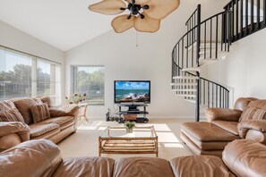 Fernseher, DVD-Player, Bücher