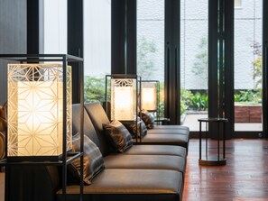 Lobby sitting area - Mitsui Garden Hotel Nihonbashi Premier Tokyo (Tokyo)