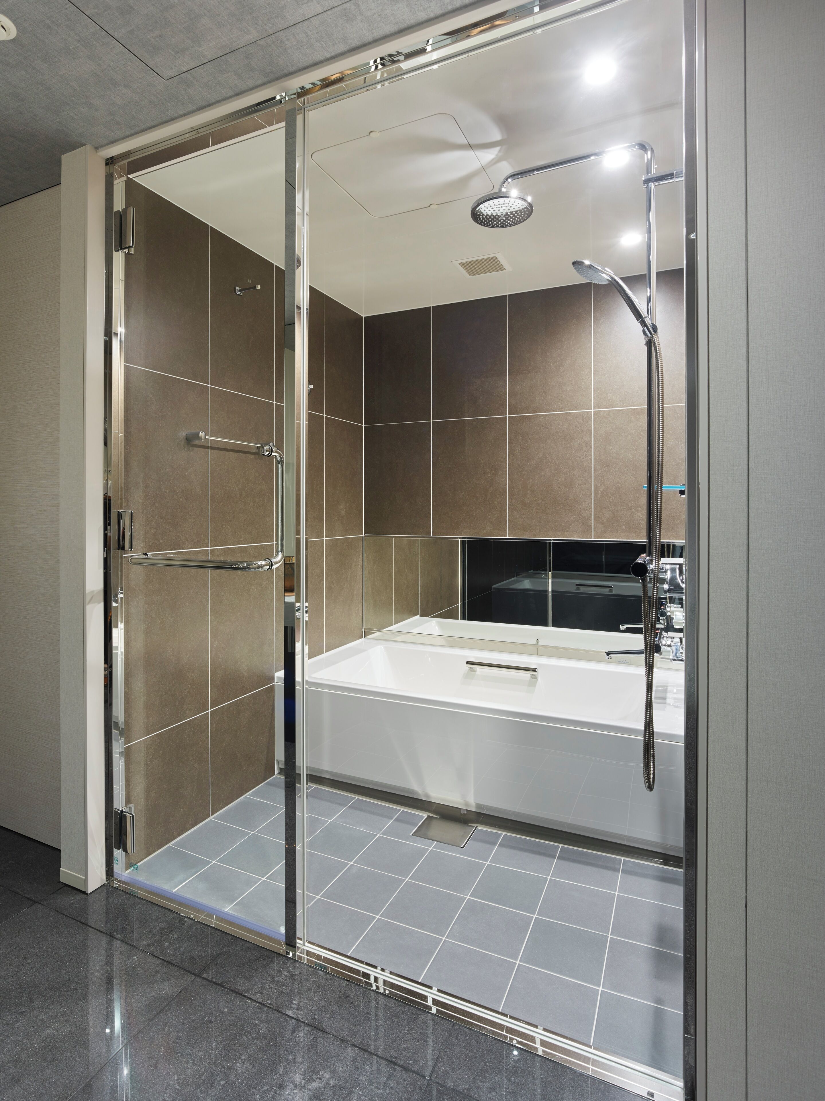 junior suite , 2 beds , non smoking | bathroom | free toiletries, hair dryer, slippers, bidet