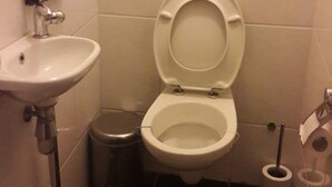 Uklassifisert bilde, 3 av 6, knapp
