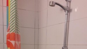 Uklassifisert bilde, 2 av 6, knapp