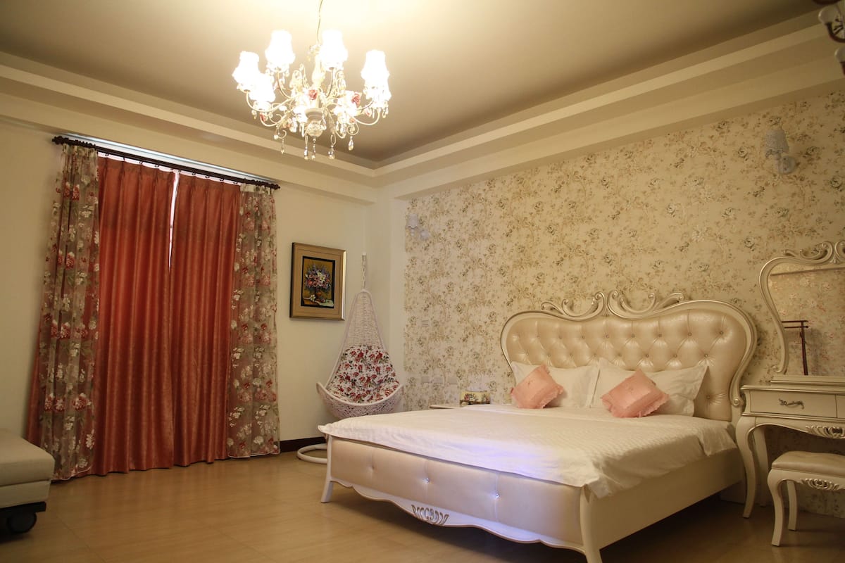 Deluxe Double Room | Desk, blackout drapes, soundproofing, rollaway beds
