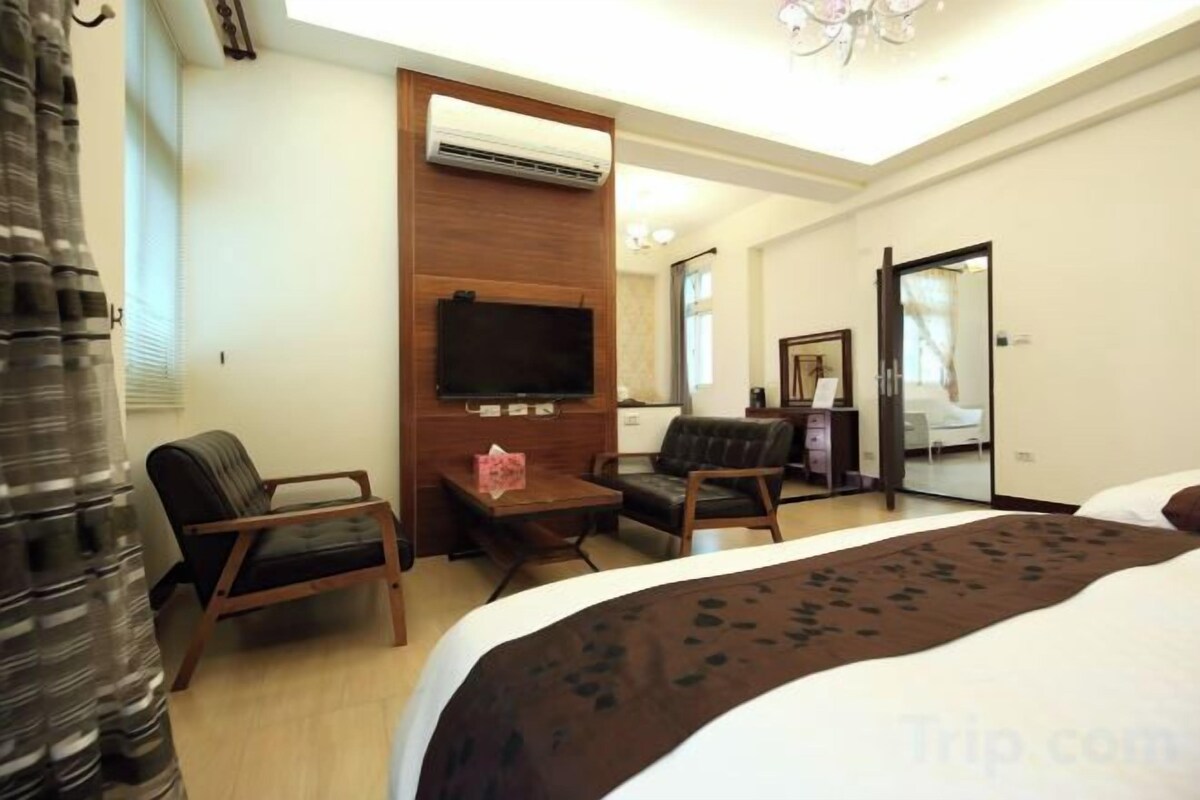 Desk, blackout drapes, soundproofing, rollaway beds (surcharge)
