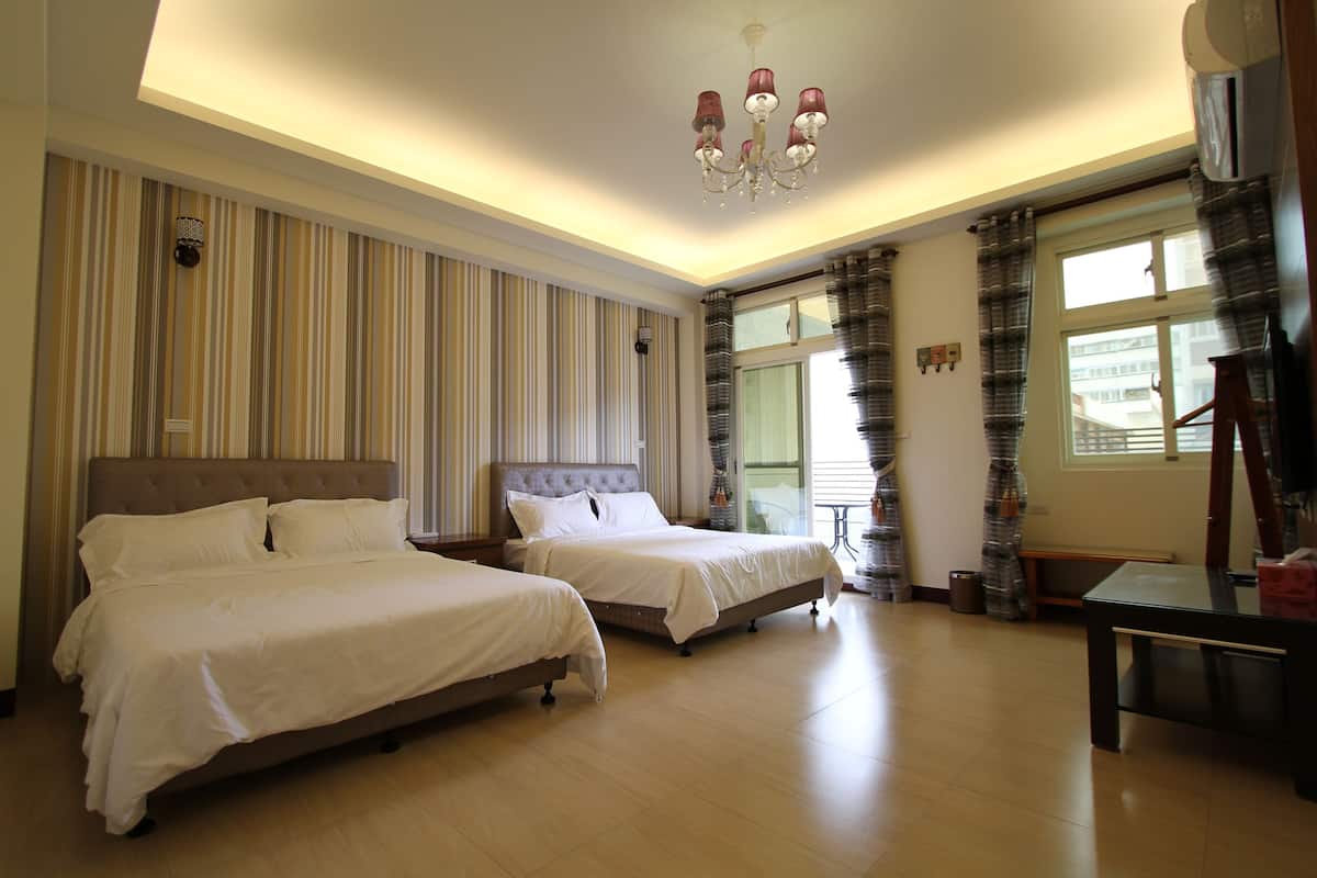 Standard Quadruple Room | Desk, blackout drapes, soundproofing, rollaway beds