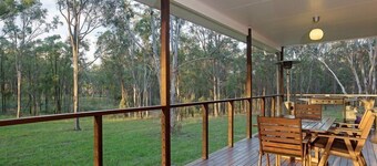 Spacious Cottage, overlooking bushland