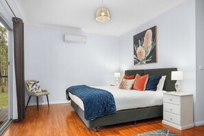 1 chambre, fer et planche à repasser, draps fournis