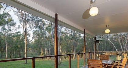 Spacious Cottage, overlooking bushland