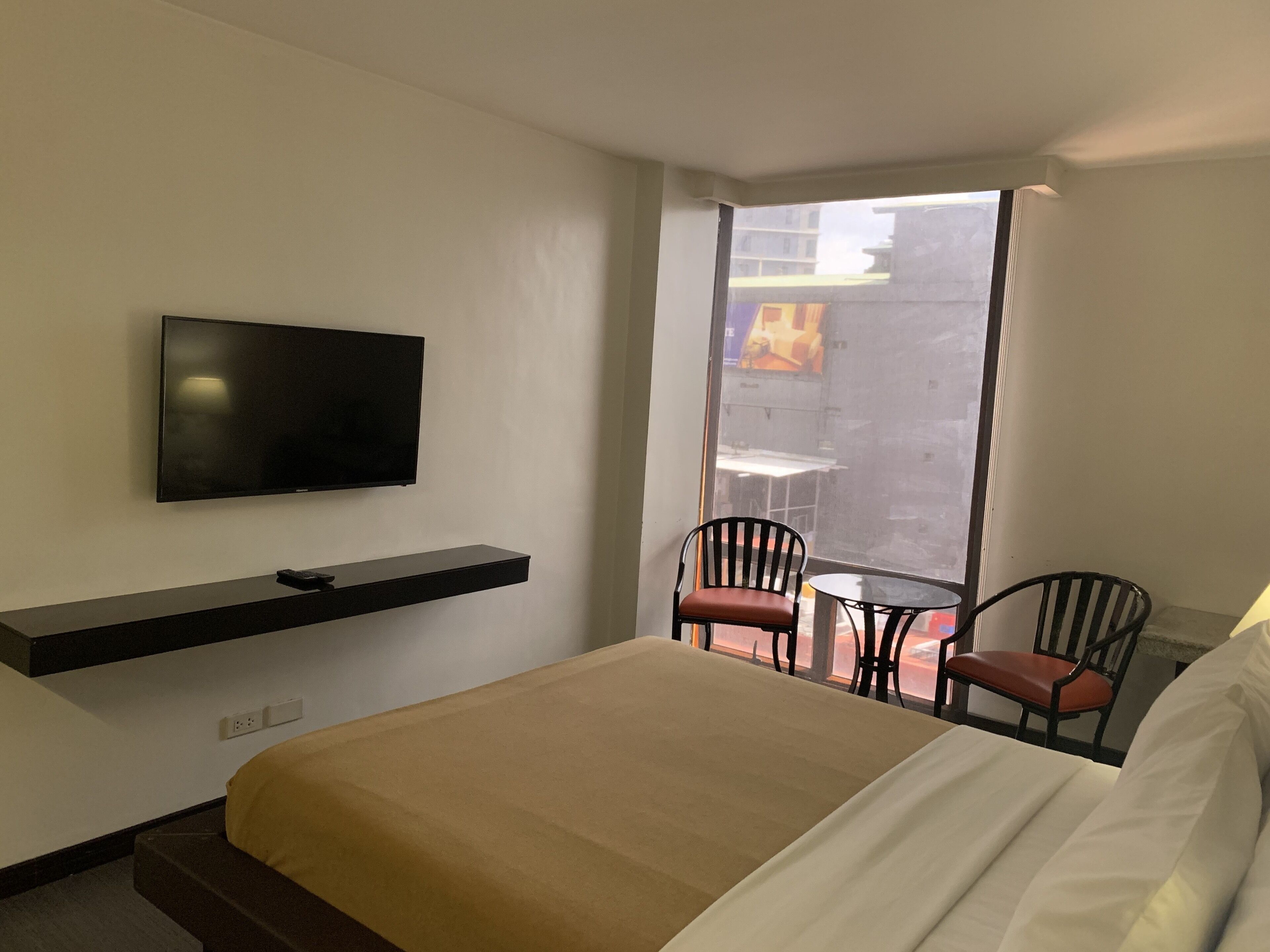 deluxe room | minibar, in-room safe, desk, iron/ironing board