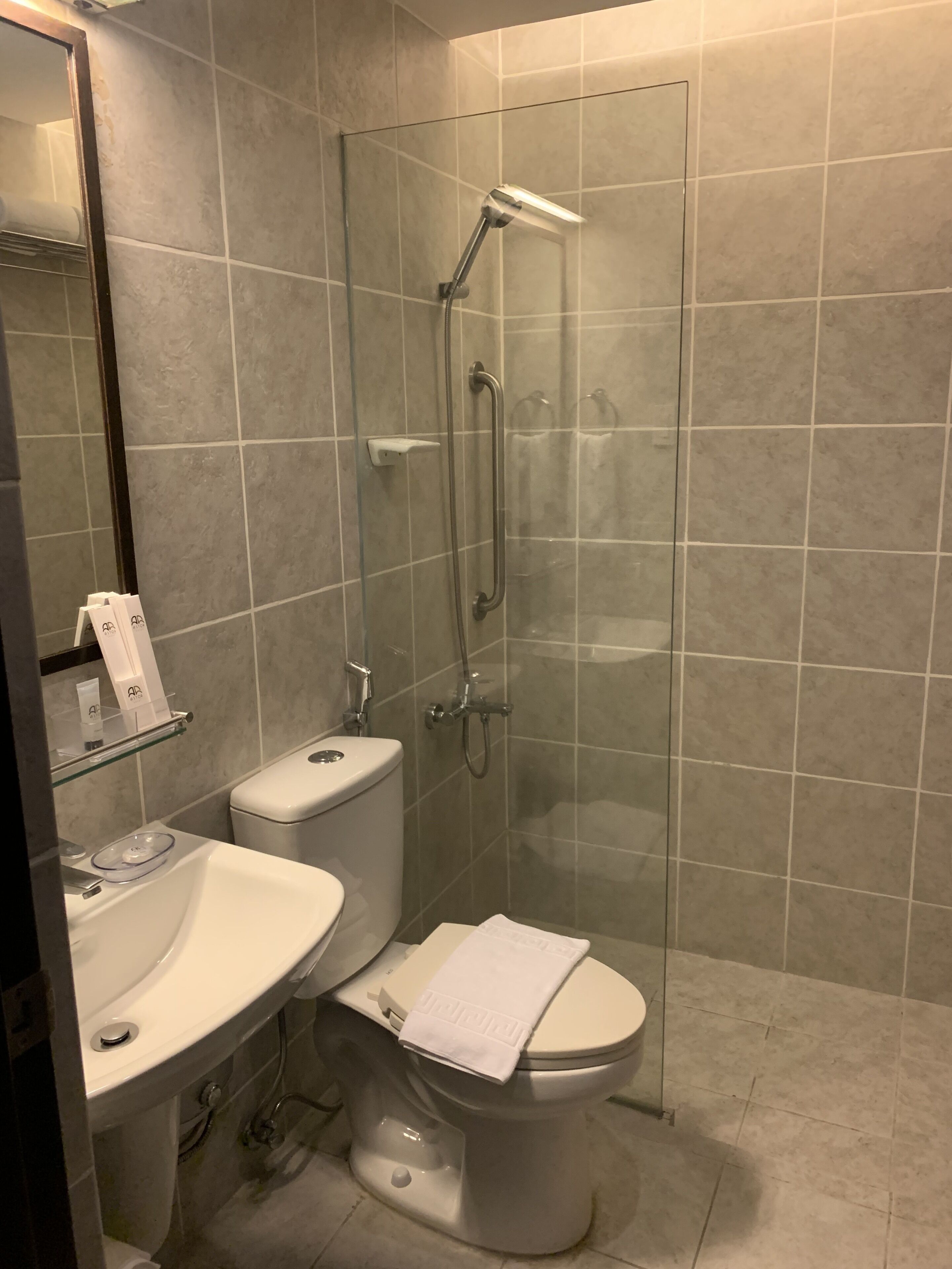 superior room | bathroom | shower, free toiletries, slippers, bidet