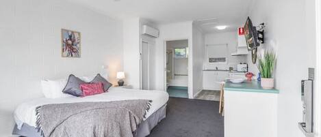1 chambre, fer et planche à repasser, Wi-Fi, draps fournis