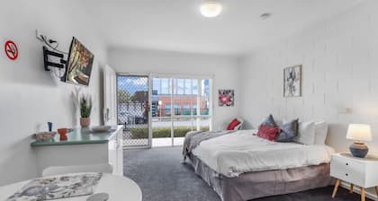 Studio Apt, Central Location, CBD, Mibnb