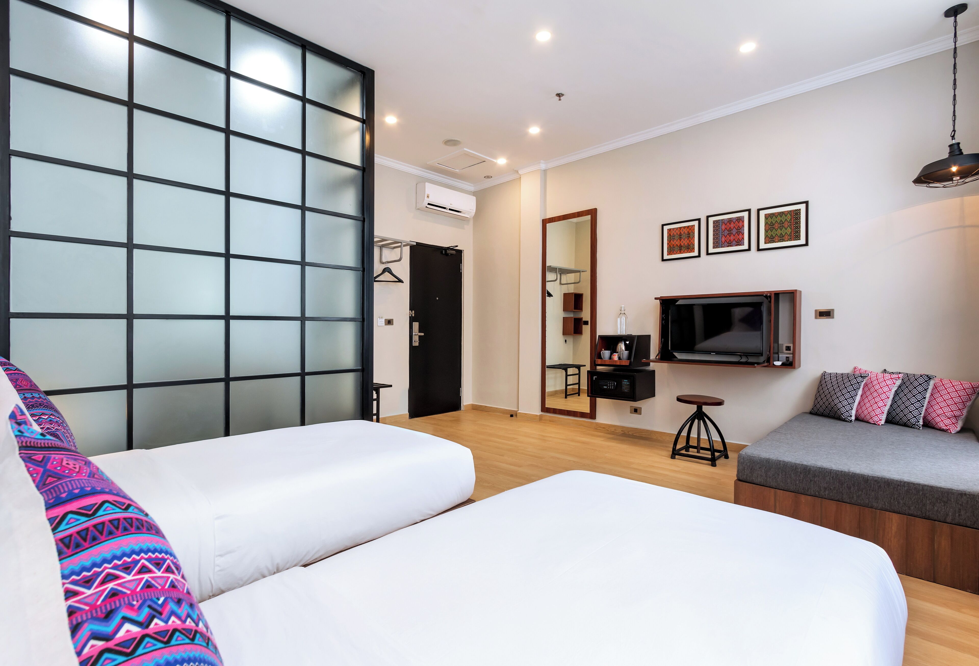 1 bedroom, premium bedding, minibar, in-room safe