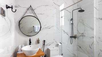 Deluxe Room, 1 Bedroom, City View | Bathroom | Shower, rainfall showerhead, free toiletries, hair dryer