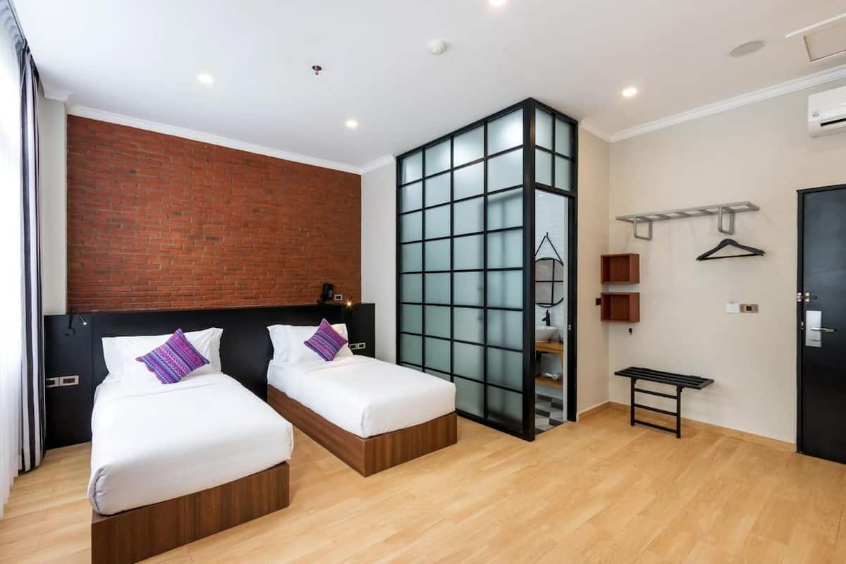 1 bedroom, premium bedding, minibar, in-room safe