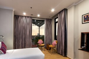 Standard Room, 1 Bedroom | Premium bedding, minibar, in-room safe, desk