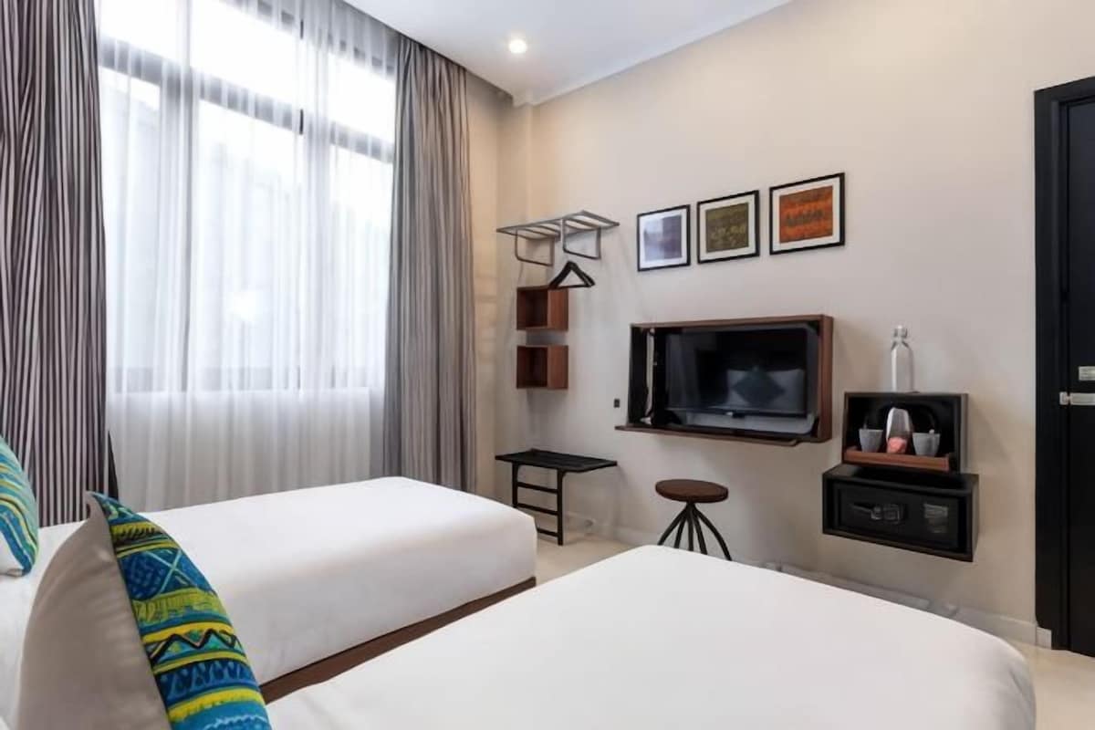 Roupas de cama premium, frigobar, cofres nos quartos, escrivaninha