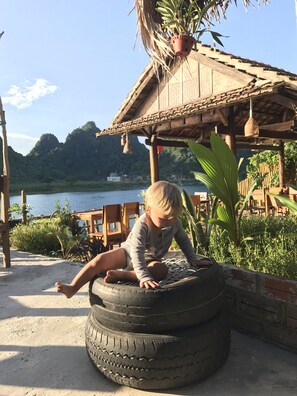 Property grounds - Phong Nha Coco House (Bo Trach)