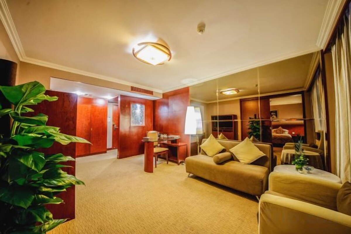 Deluxe Suite