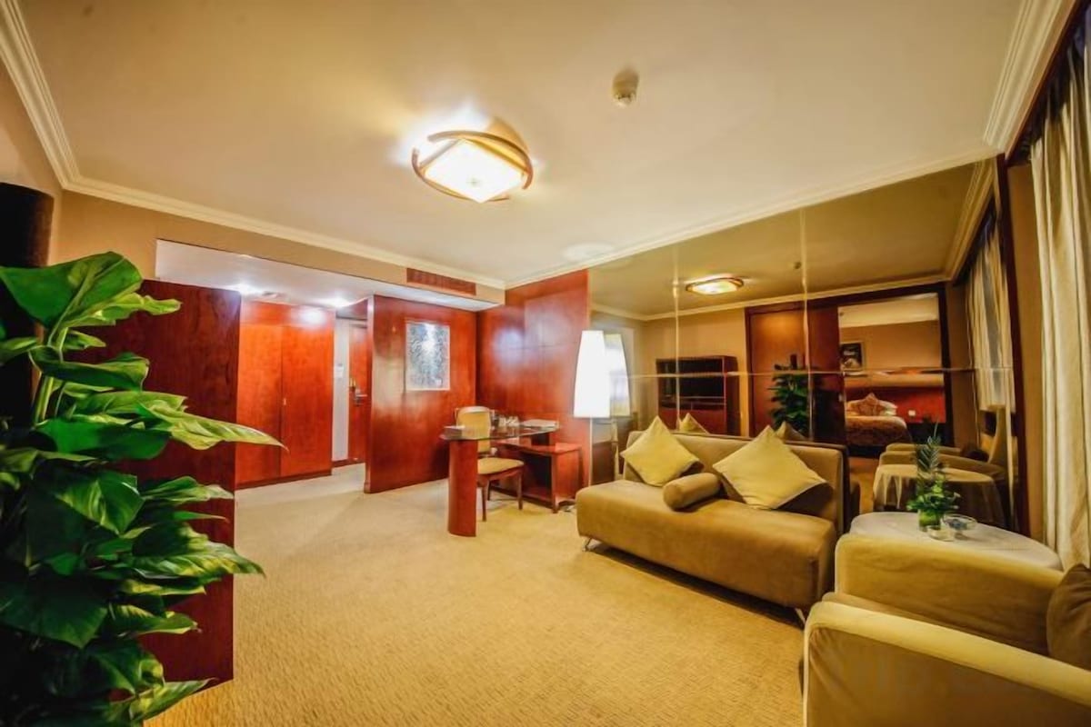 Deluxe Suite
