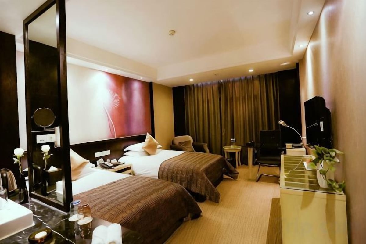 Deluxe 2-Bed Room