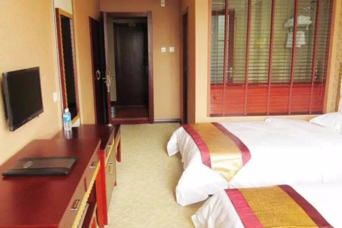 Desk, blackout curtains, free WiFi