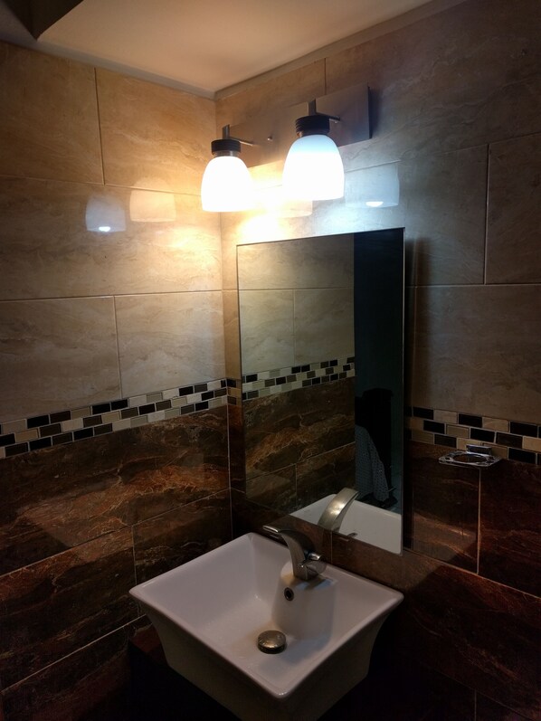 Douche, serviettes fournies
