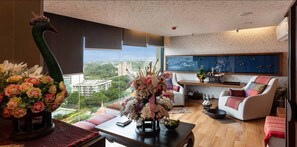 1 Bedroom Condo | Oleskelualue | LCD-televisio