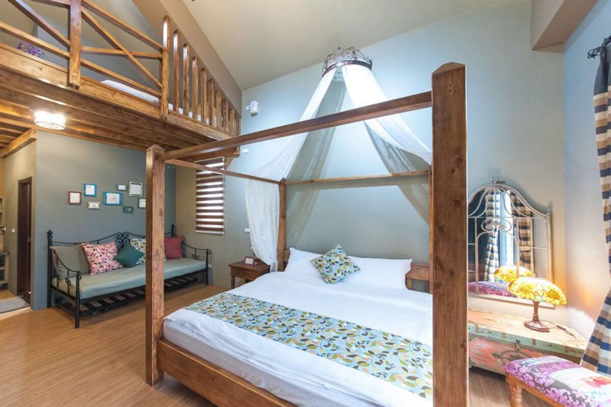 Minibar, blackout curtains, soundproofing, free WiFi