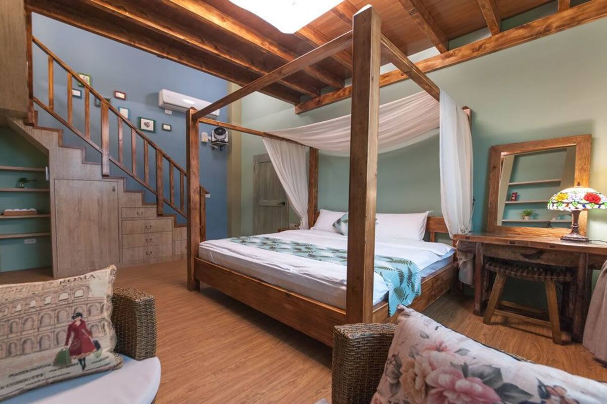 Minibar, blackout curtains, soundproofing, free WiFi