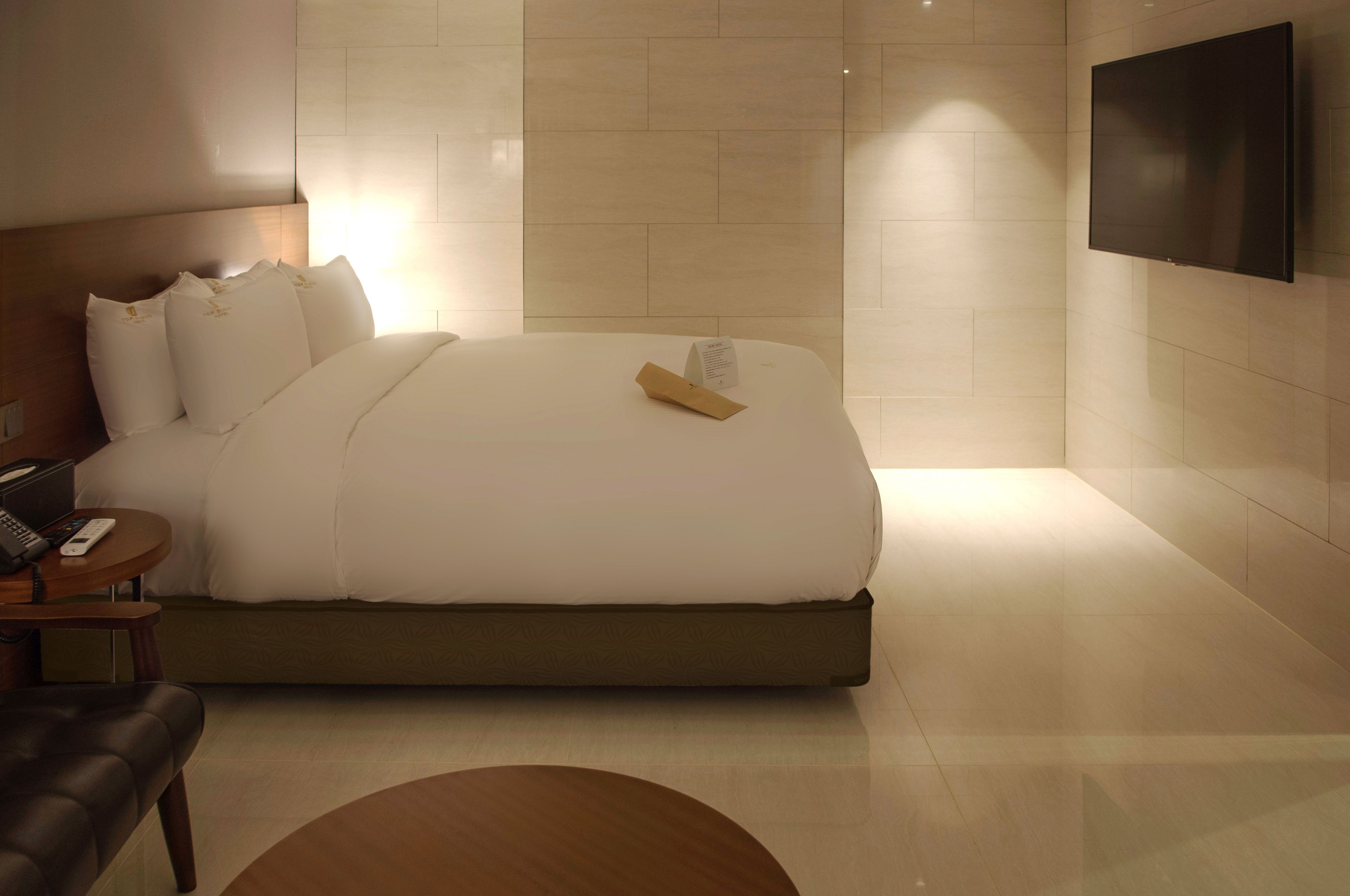 middle suite | 1 bedroom, egyptian cotton sheets, premium bedding, down duvets