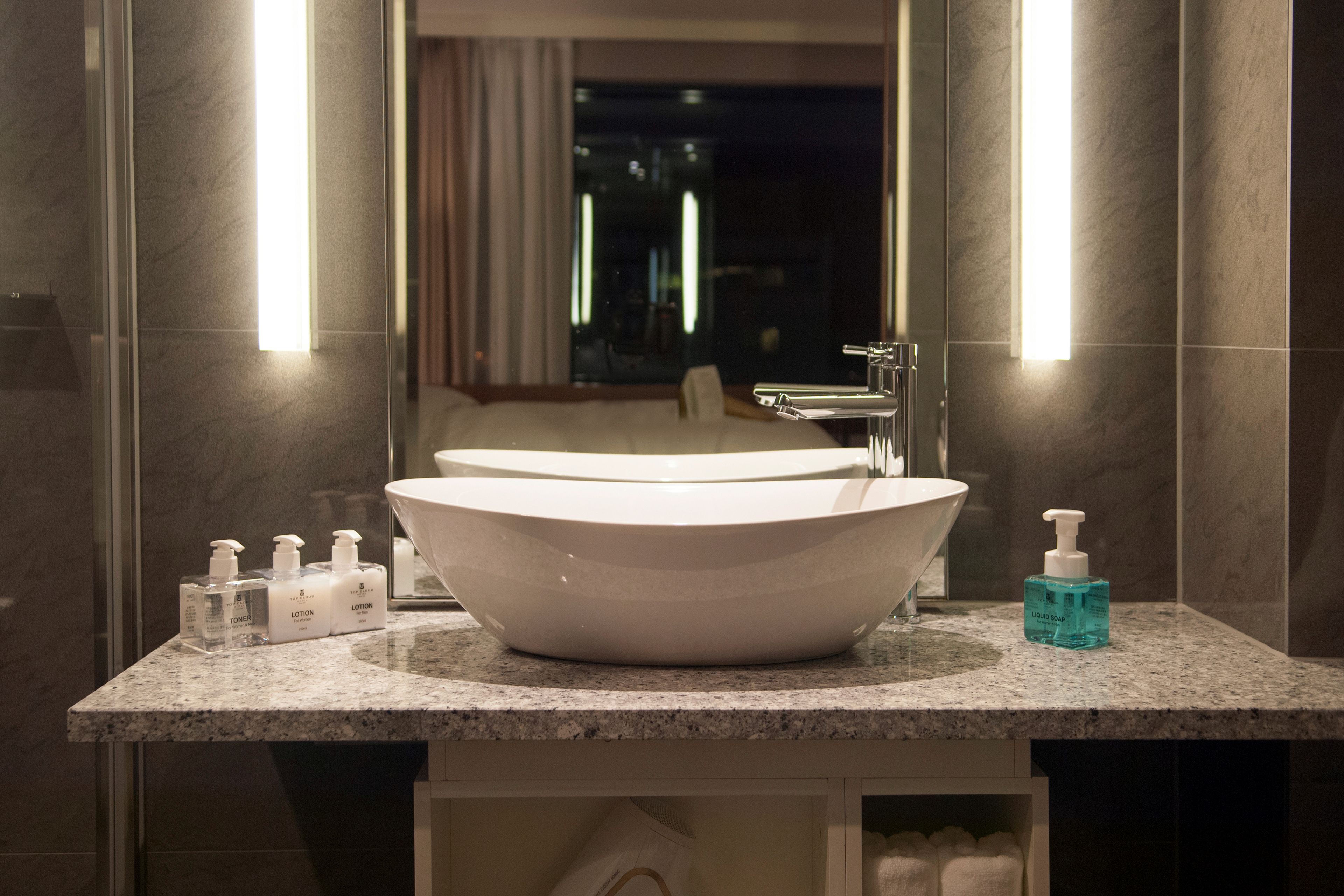 junior suite duplex | bathroom | shower, free toiletries, hair dryer, bathrobes