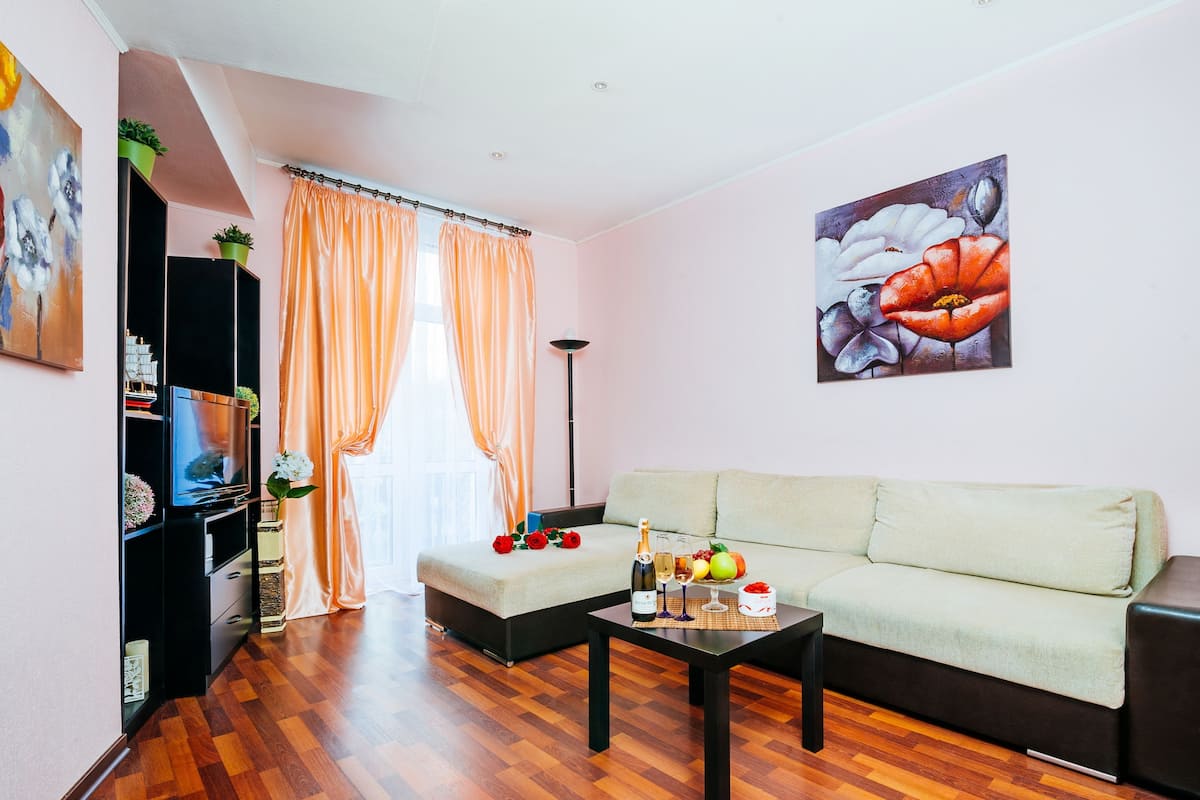 Departamento básico, 1 habitación (Prospect Nezavisimosti, 46) | Escritorio, tabla de planchar con plancha, wifi gratis y ropa de cama