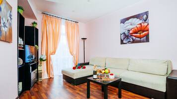 Basic-Apartment, 1 Schlafzimmer (Prospect Nezavisimosti, 46) | Schreibtisch, Bügeleisen/Bügelbrett, kostenloses WLAN, Bettwäsche