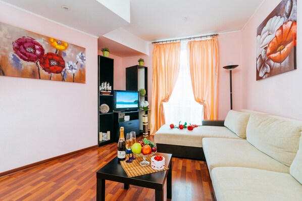 Basic Apartment, 1 Bedroom (Prospect Nezavisimosti, 46) | Desk, iron/ironing board, free WiFi, bed sheets