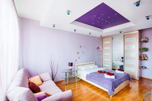 Perushuoneisto (Zolotaya Gorka, 11) | Työpöytä, silitysrauta/-lauta, ilmainen Wi-Fi, vuodevaatteet