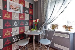 Standard-huoneisto, 1 makuuhuone (Prospect Nezavisimosti, 52) | Yksityinen keittiö | Jääkaappi, mikroaaltouuni, uuni, liesi