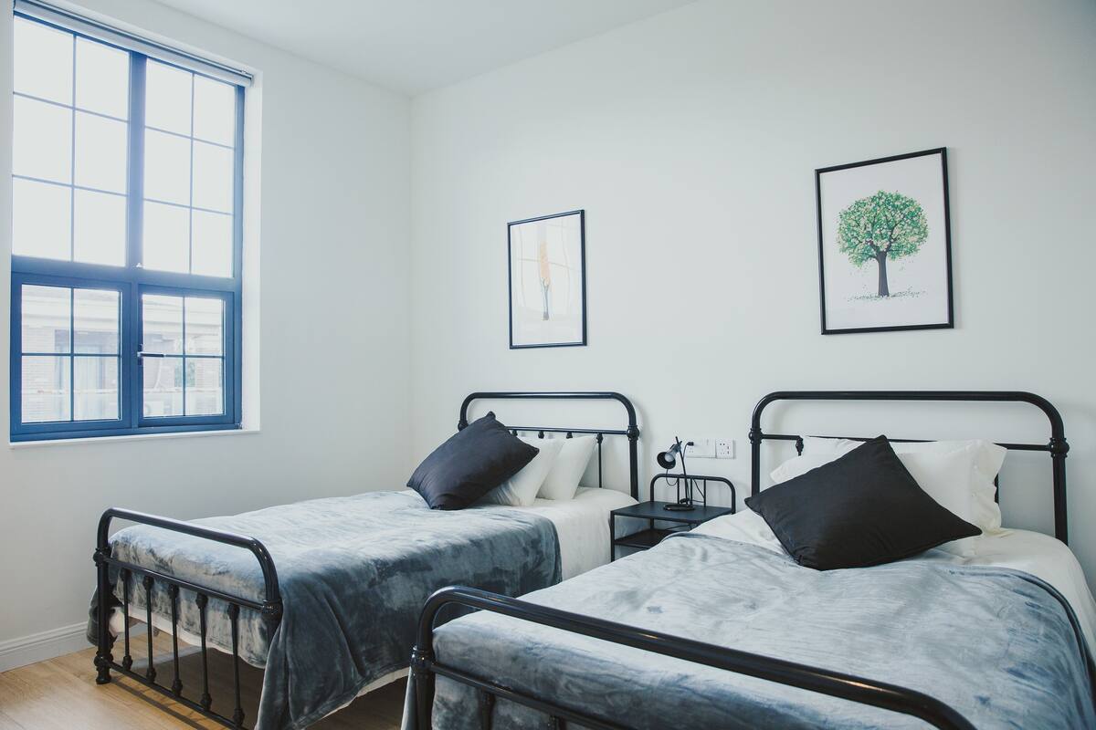 Standard Twin Room | Desk, blackout drapes, WiFi (free)
