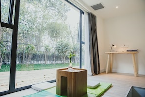 Deluxe Double Room | Desk, blackout drapes, free WiFi