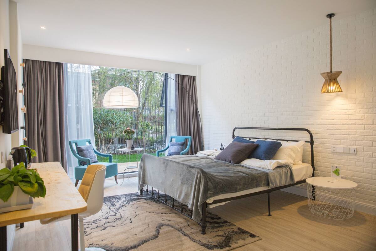 Deluxe Double Room | Desk, blackout drapes, WiFi (free)