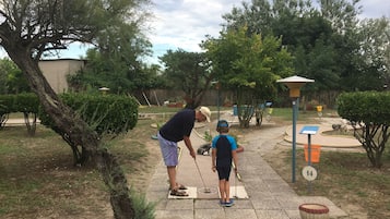 Mini-golf