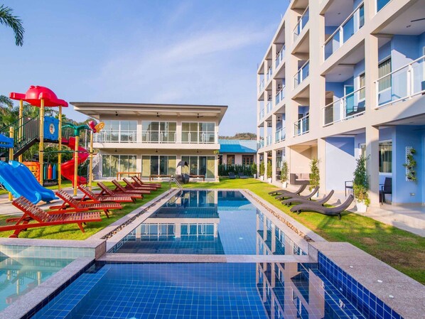 Outdoor pool, pool loungers